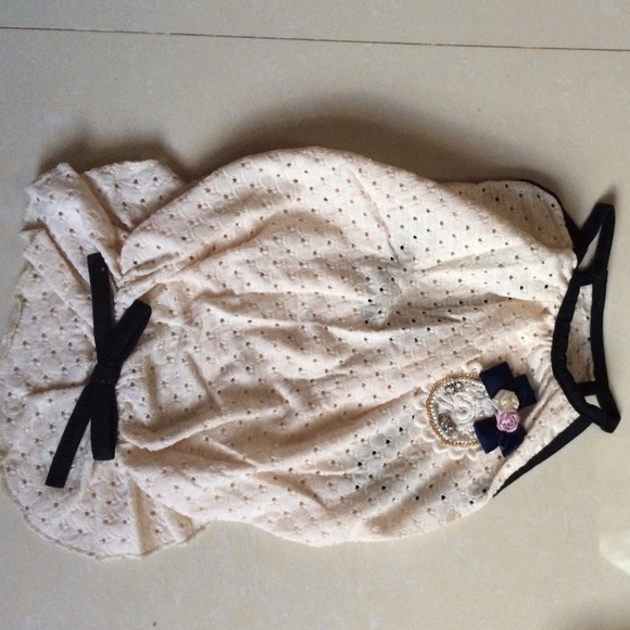 ✨NEW cream white DOG shirt with a removable pin