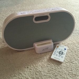 iPod dock/ alarm /radio