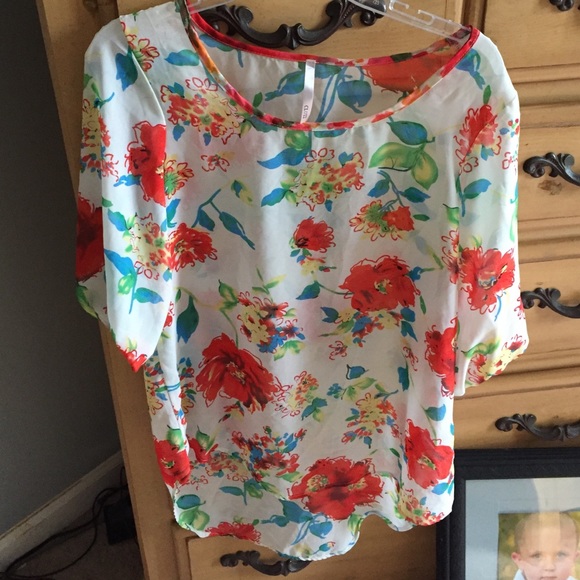 White flower top