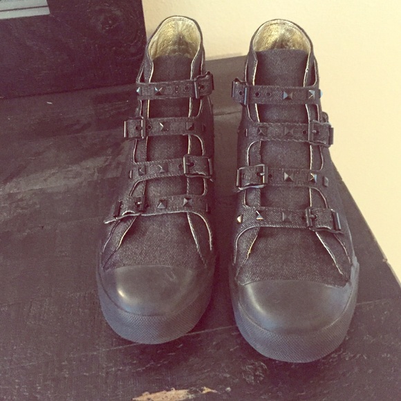 Brand new UES The Chuck Buckle sneakers