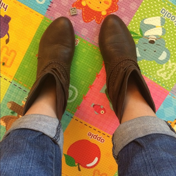 ❌SOLD❌ Slouch hidden wedge bootie. - Picture 2 of 4