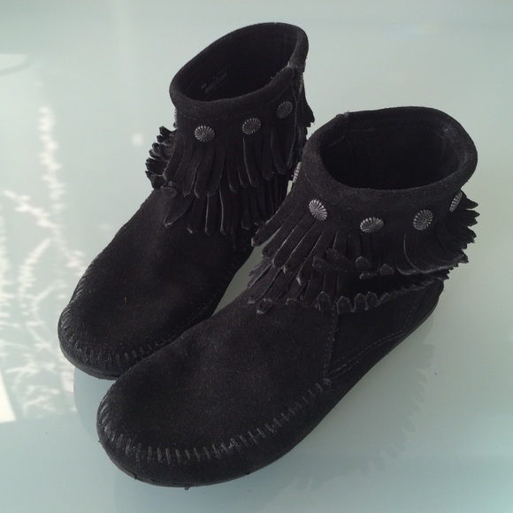 Minnetonka Terra Fringe Ankle Boot, size 8