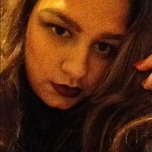 Meet your Posher, Mia