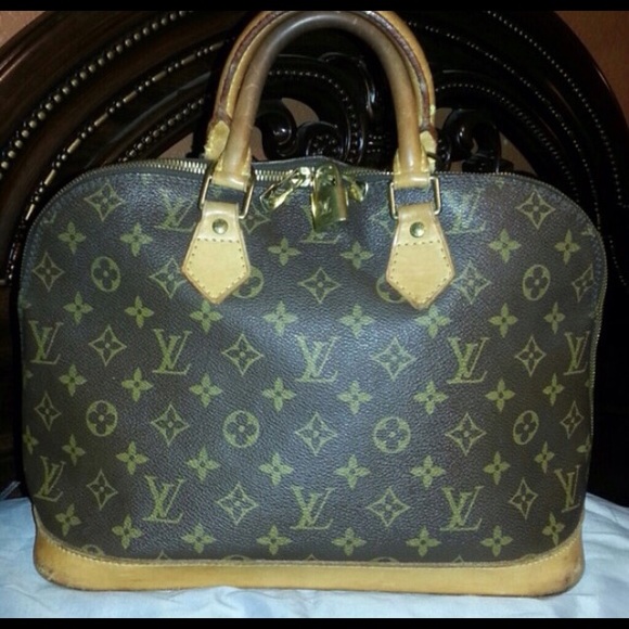 Louis Vuitton Handbags - Authentic Louis Vuitton Alma purse