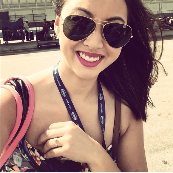 Meet your Posher, Megan - Picture 2 of 4