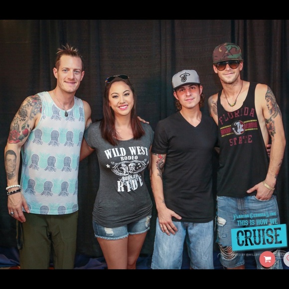 Meet your Posher, Megan - Picture 4 of 4