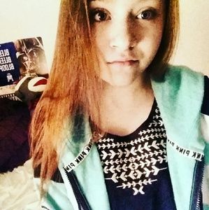 Meet your Posher, Alexis