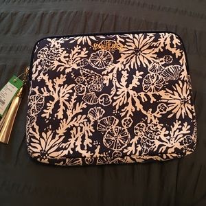 Lilly Pulitzer tech clutch