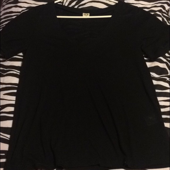 Black boyfriend fit V neck