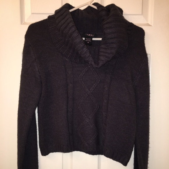 Long sleeve cowl neck crop top in great condition