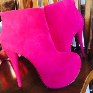 💞 Hot pink Heeled Boots 💕