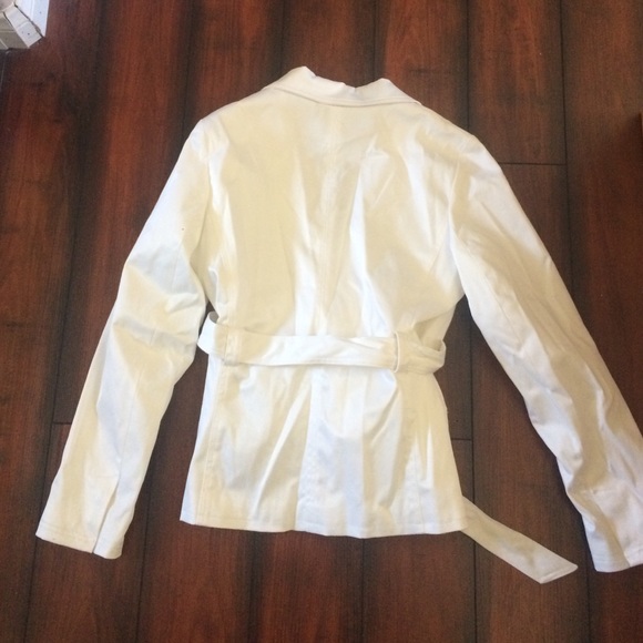 White jacket - Picture 3 of 3