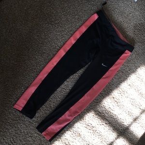 Black Nike leggings w/ pink stripe on side💘