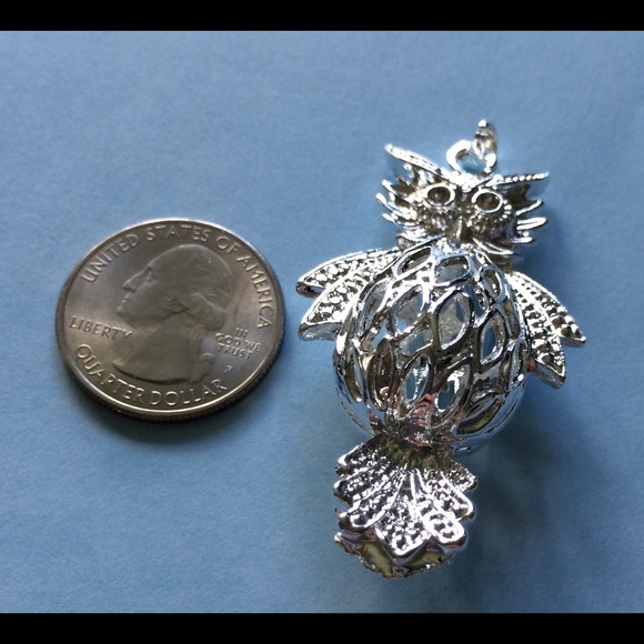 ⬇️PRICE DROP🦉Silver Plated 🎀💕 Puffy Owl Pendant - Picture 3 of 4