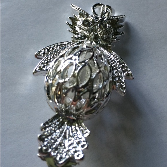 ⬇️PRICE DROP🦉Silver Plated 🎀💕 Puffy Owl Pendant - Picture 4 of 4