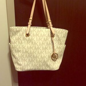 Micheal kors purse