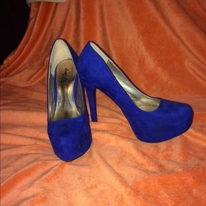 Blue suede pumps