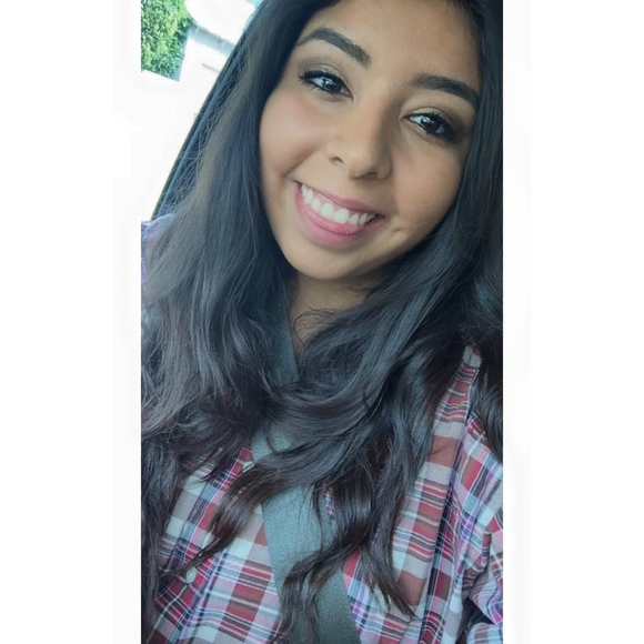 Meet your Posher, Yesi