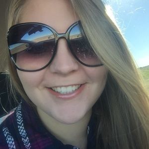 Meet your Posher, Alexandra