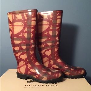 Burberry rain boots ☔️size 7