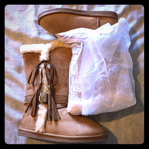 BNWT JustFab Shearling Boots