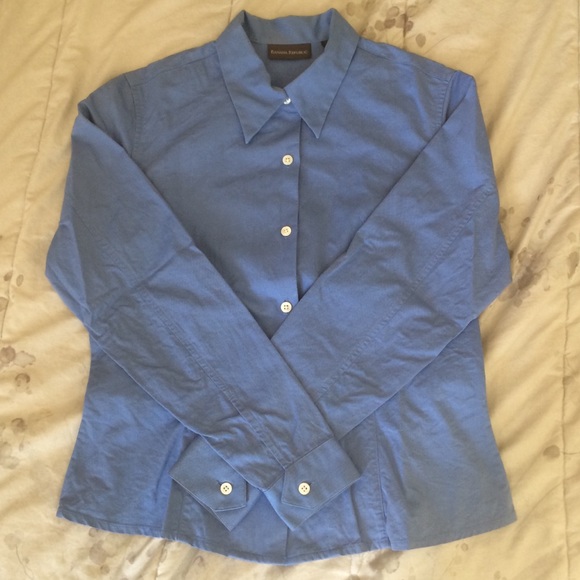 Banana Republic Blue herringbone textured button down shirt