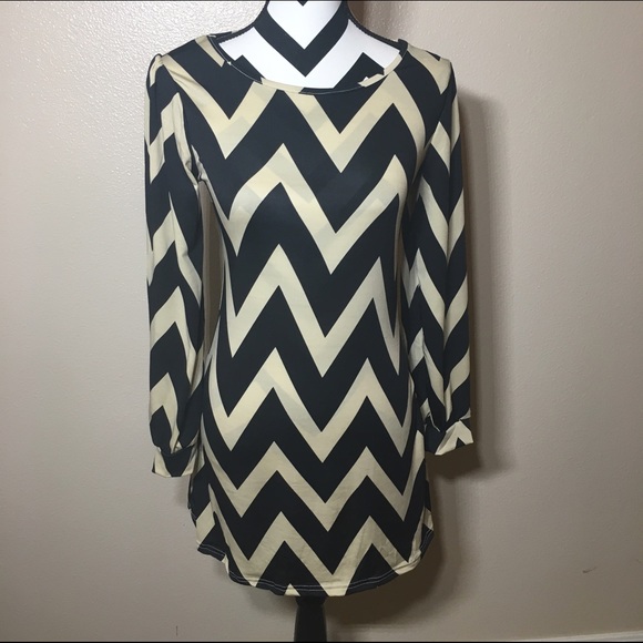 🎉HP🎉Fashionable Zigzag Dress - Picture 2 of 3