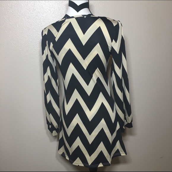 🎉HP🎉Fashionable Zigzag Dress - Picture 3 of 3