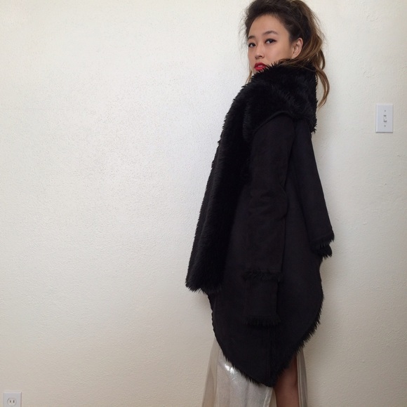 UNIF Chelsea Shearling Coat - Picture 2 of 4