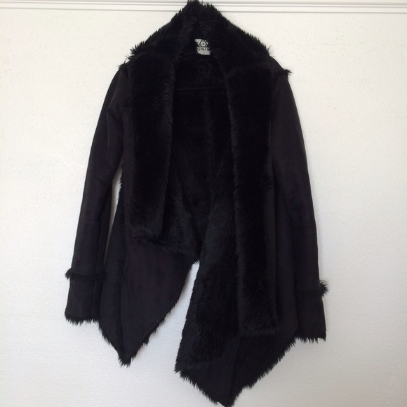 UNIF Chelsea Shearling Coat - Picture 3 of 4