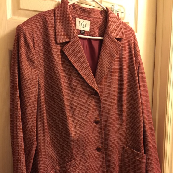 Le Suit size 22 stunning pattern in red/orange