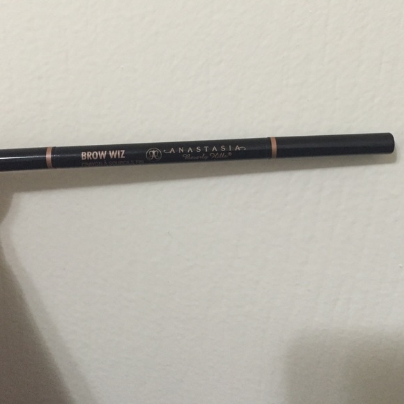 🔴SOLD🔴Anastasia brow wiz- soft brown