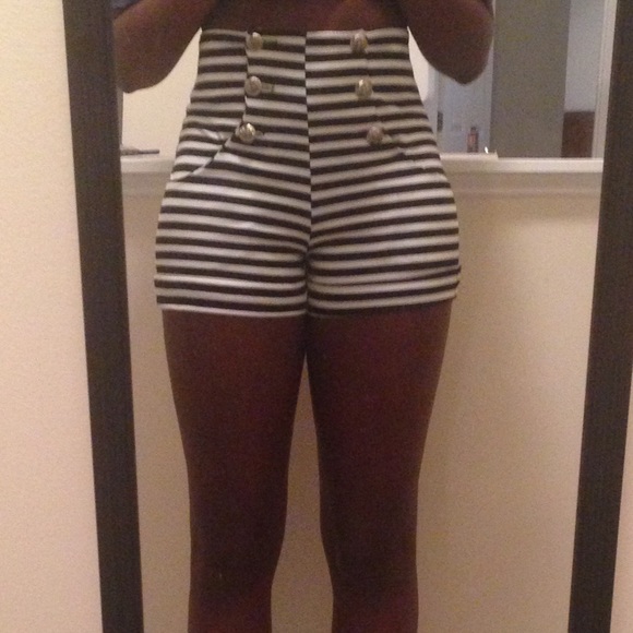 Stripped high waisted shorts