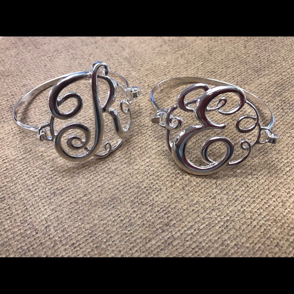 What's your initial? Bracelet, boxed and NWT🎀 - Picture 3 of 8