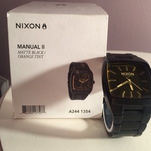 Manuel 2 Black&ahold Nixon watch