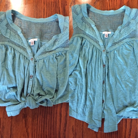 ⚡️SALE⚡️Urban Outfitters Button Top - Picture 2 of 4