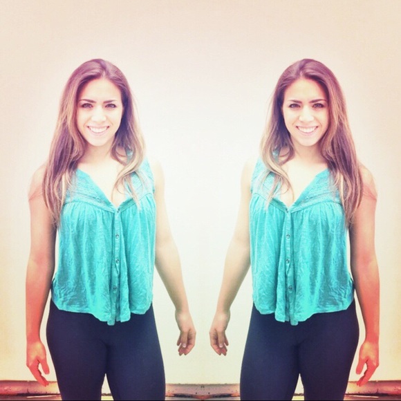 ⚡️SALE⚡️Urban Outfitters Button Top - Picture 3 of 4