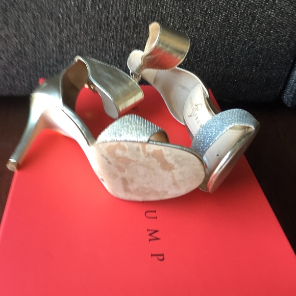 Ivanka Trump heels gold size 6 great condition - Picture 4 of 4