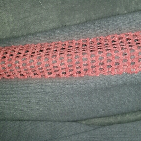 Workout top - Picture 2 of 3