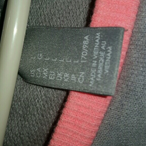 Workout top - Picture 3 of 3