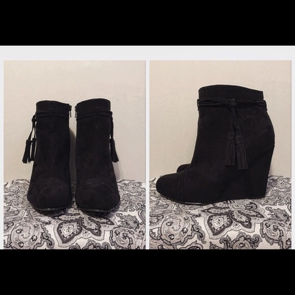 Forever 21 black wedge booties very cute