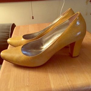 Used pair of heels only wore them twice