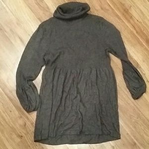 Turtle / cowl neck top