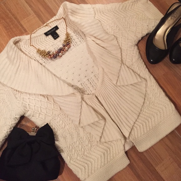Flash sale! Gorgeous knit sweater