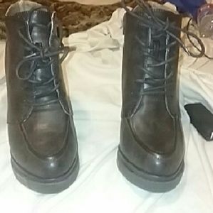 Boots size 7