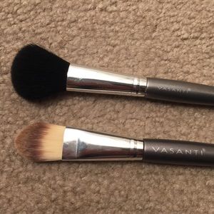 Vasanti Blush Brush #7 and Foundation #3