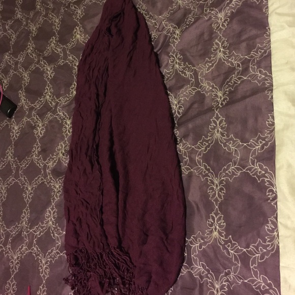 Scarfs $10 for both - Picture 3 of 4