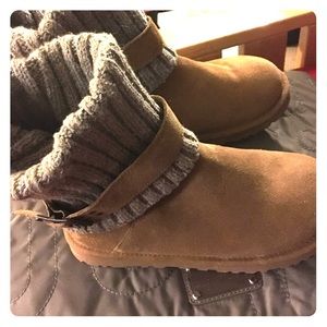 Chestnut ugg boot with knit & buckle