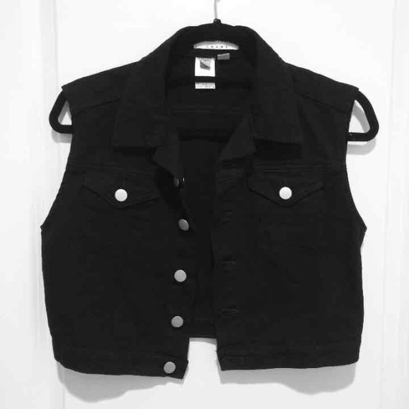 NWOT Black AA Cropped Jean Vest