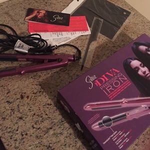 Flash sale! Sultra "the diva" pressing iron